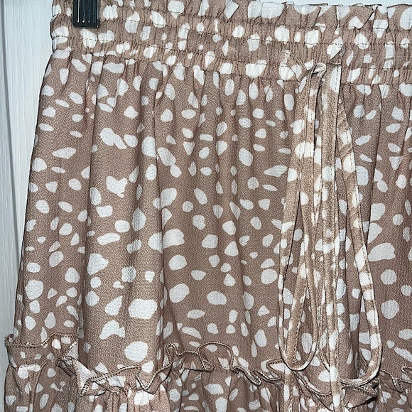Boutique Animal Print Beige/White Flowy Skirt w/ Adjustable Waist — M - Picture 3 of 4
